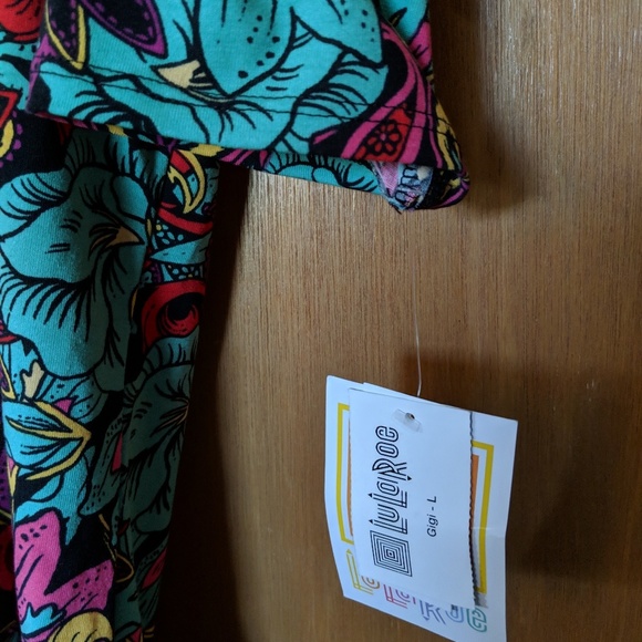 LuLaRoe Large Gigi NWT gorgeous floral!! - Picture 2 of 3